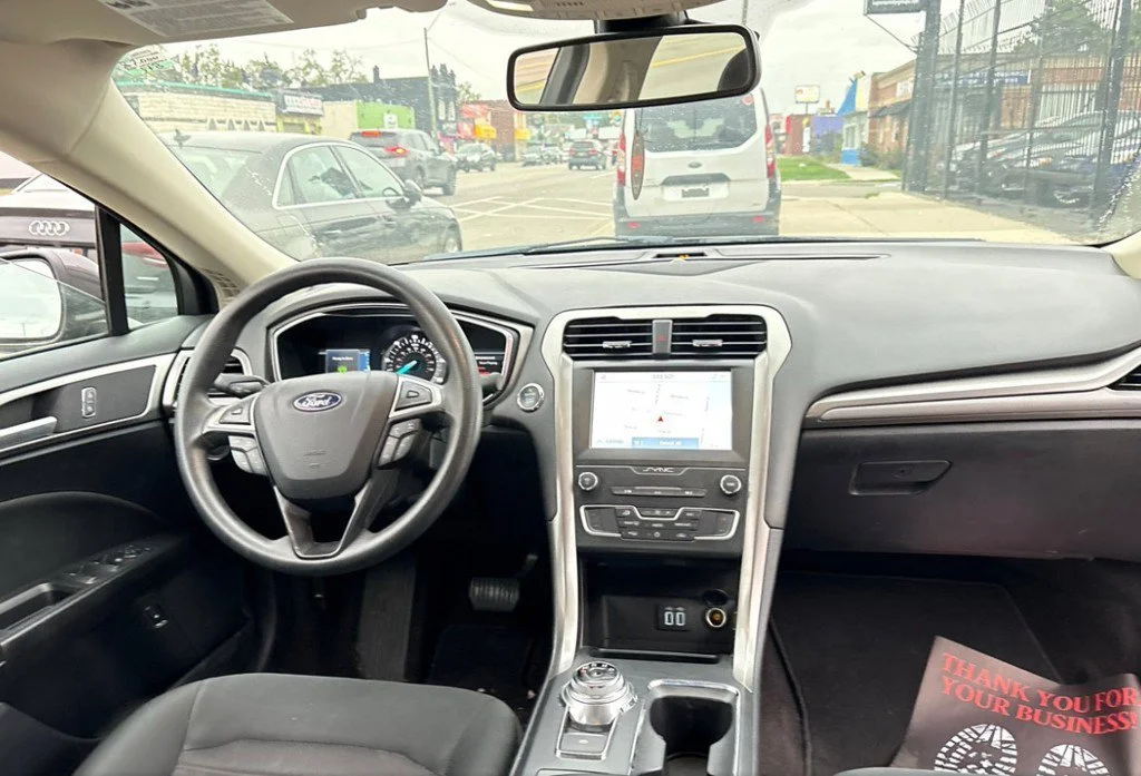 Used 2020 Gray Ford SE image 6