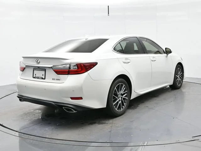 Used 2016 Eminent White Pea Lexus 4DR SDN image 7