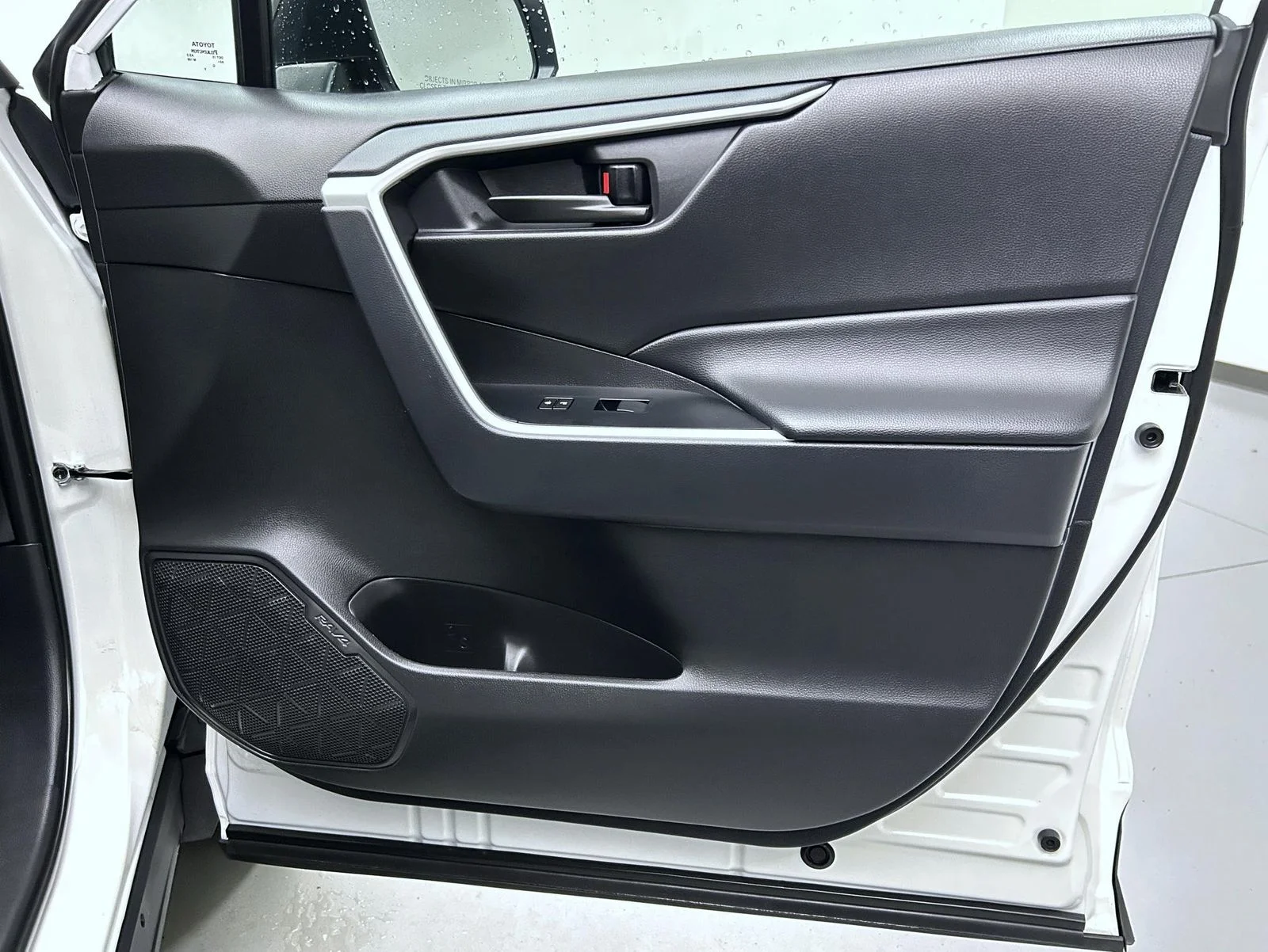 Used 2025 White Toyota LE image 16