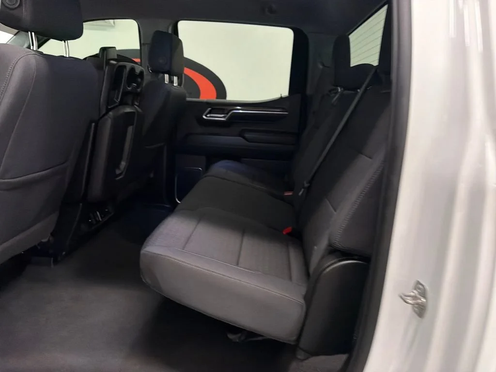 Used 2025 Summit White Chevrolet LT image 13