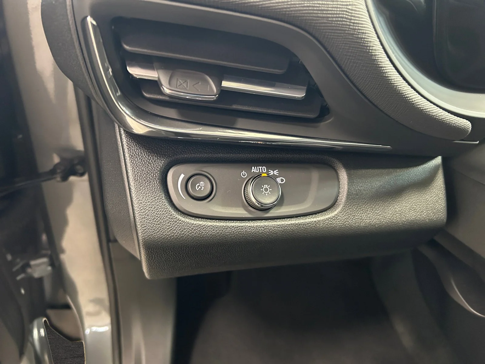 New 2026 Moonstone Grey Metallic Buick Preferred image 15