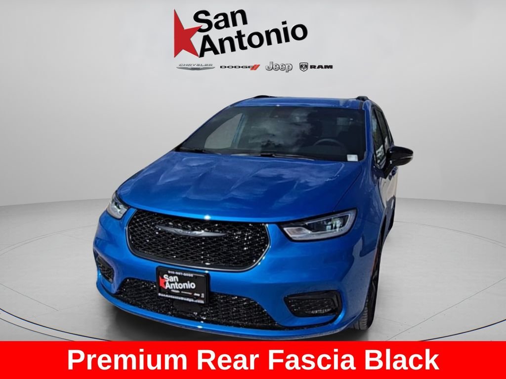 New 2026 Hydro Blue Pearl-Coat Exterior Paint Chrysler Select image 5