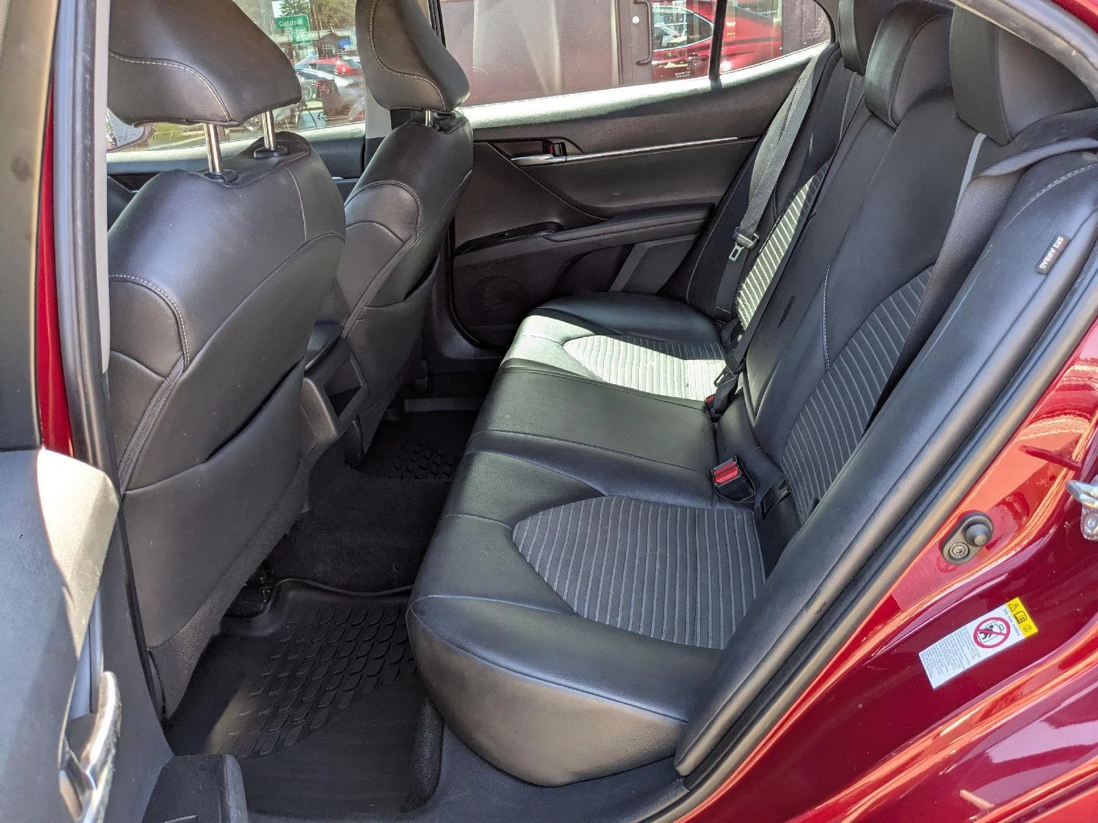 2018 Toyota Camry SE - Photo 11