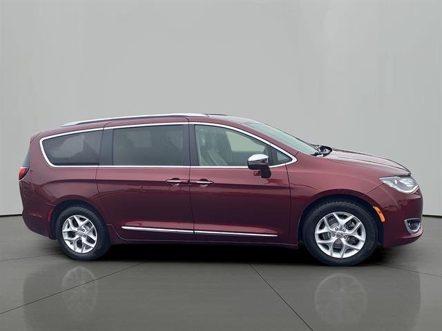 2020 Chrysler Pacifica Limited, photo 6 of 12