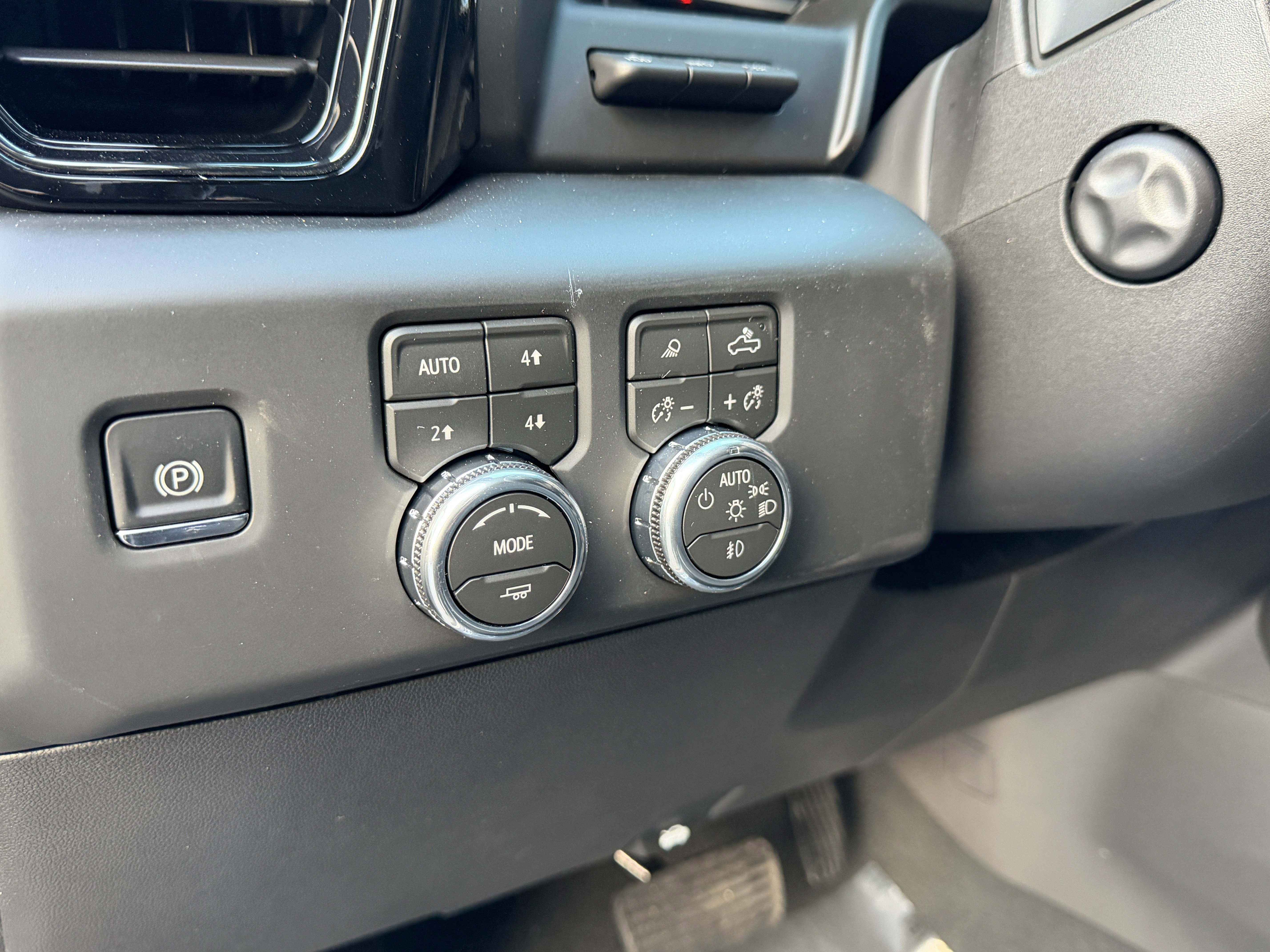 2026 GMC Sierra 1500 AT4X - Photo 10