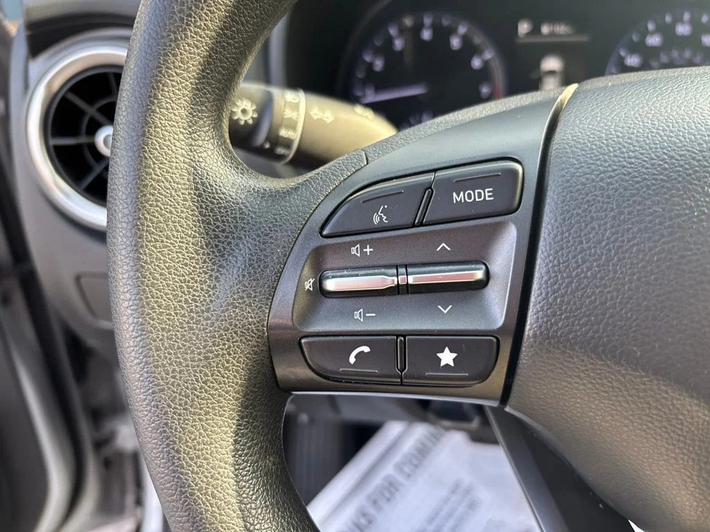 Used 2022 Silver Hyundai SEL image 22