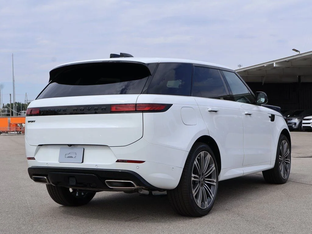 New 2025 Fuji White Land Rover Dynamic SE image 5