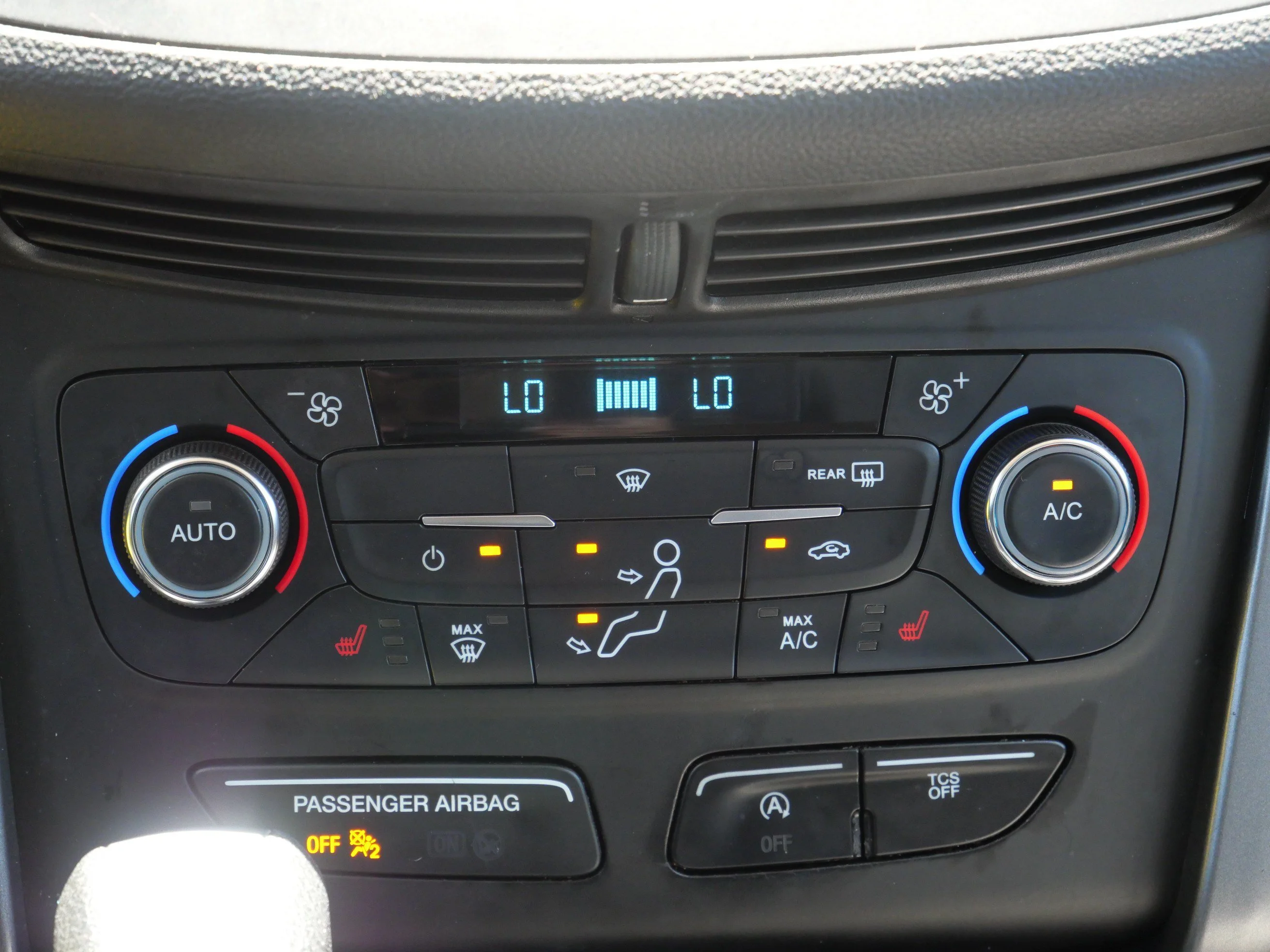 Used 2017 Lightning Blue Metallic Ford SE image 23