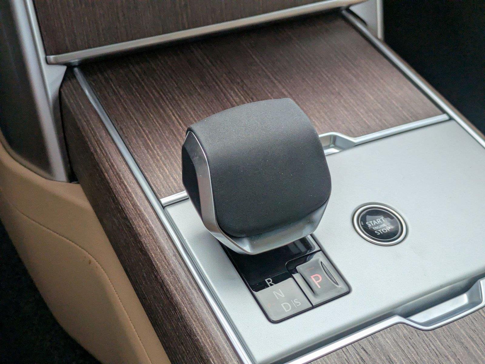 New 2026 Belgravia Green Land Rover SE image 23