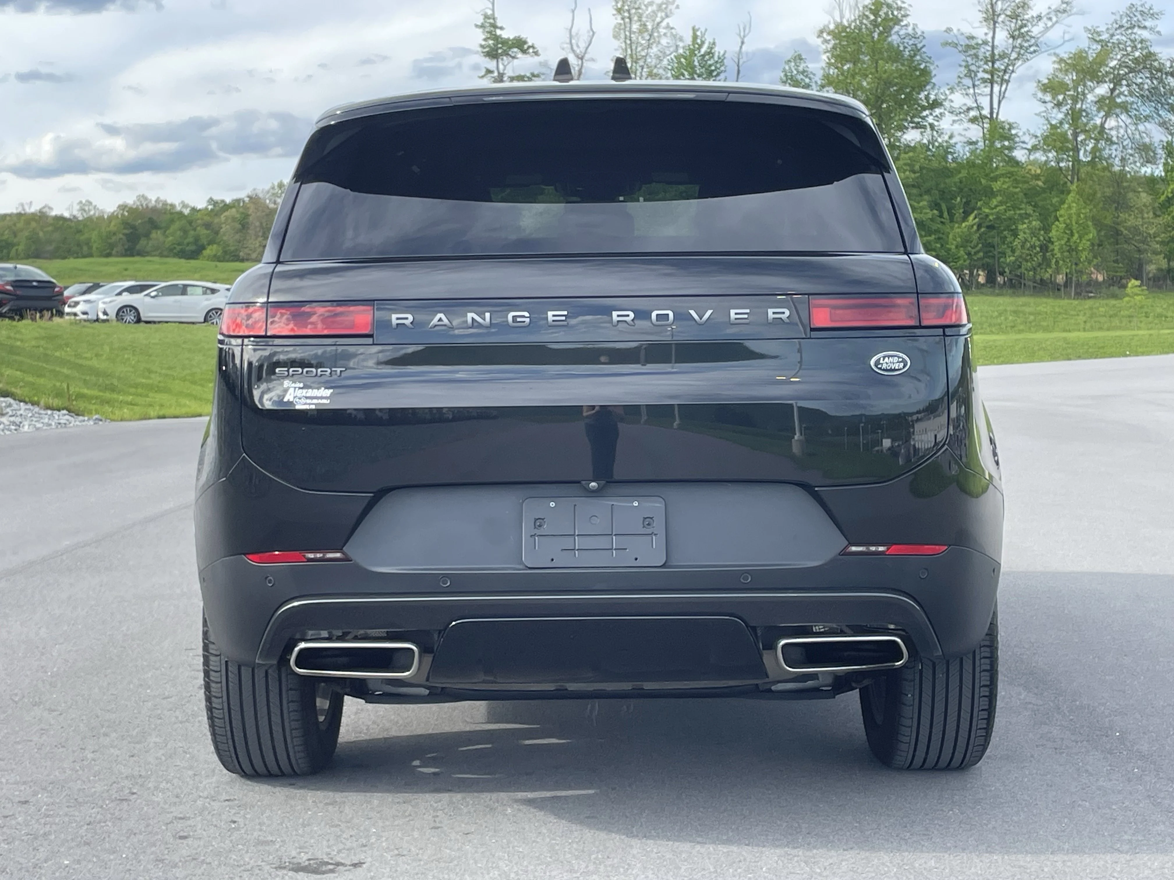 Used 2023 Santorini Black Metallic Land Rover SE image 4