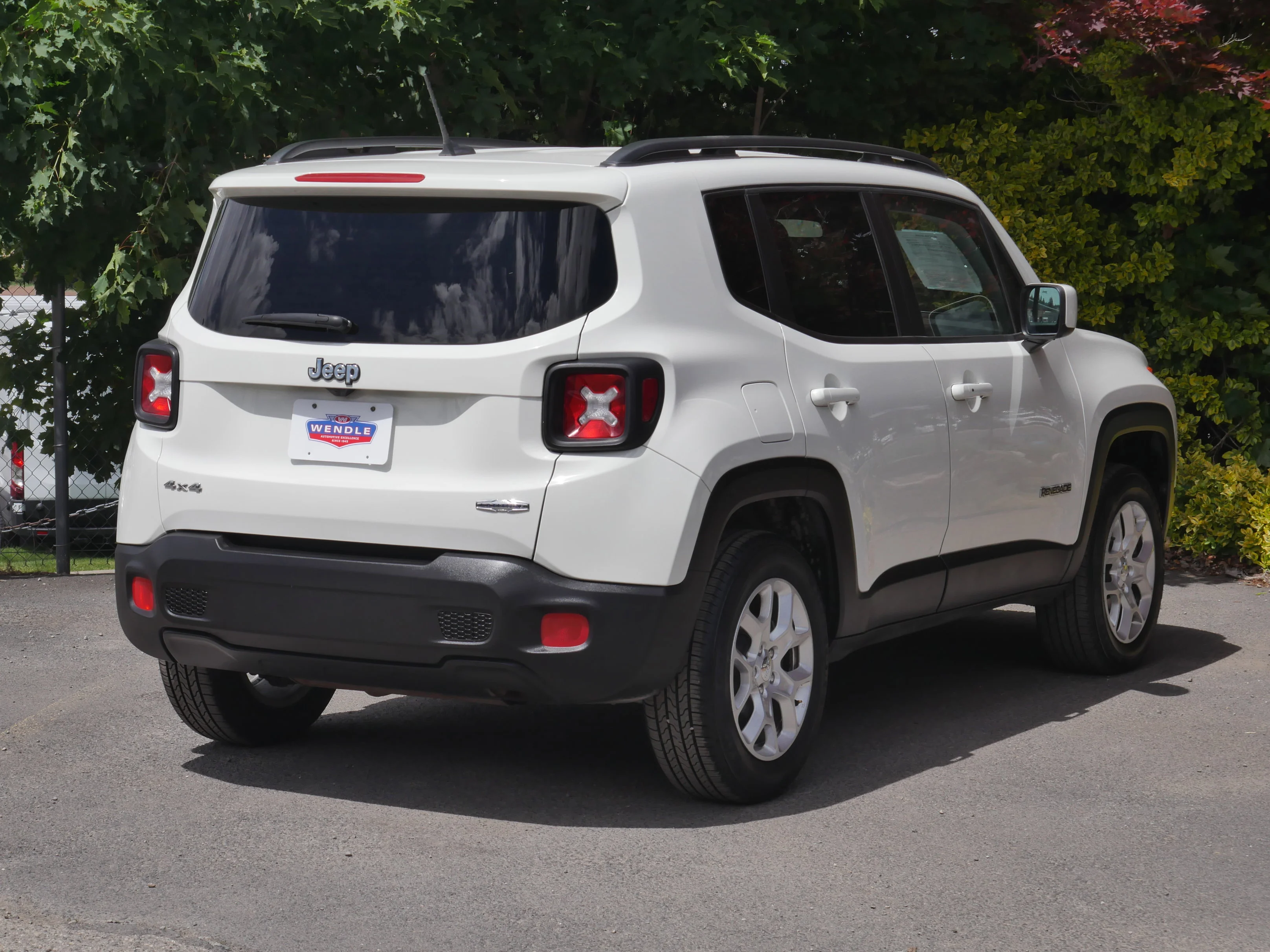 Used 2017 Alpine White Jeep Latitude image 24
