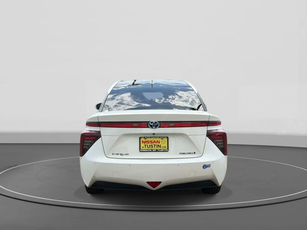 Used 2018 CRYSTAL WHITE Toyota Base image 4
