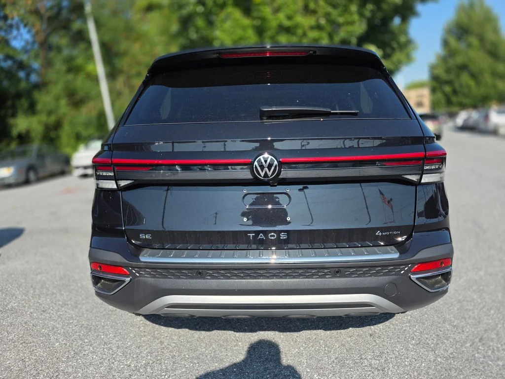 New 2026 Deep Black Pearl Volkswagen 1.5T SE image 6
