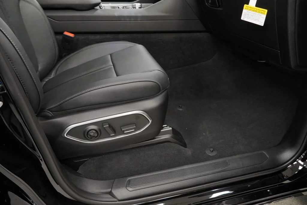 New 2026 High Gloss Black Exterior Paint Jeep Limited Altitude image 37