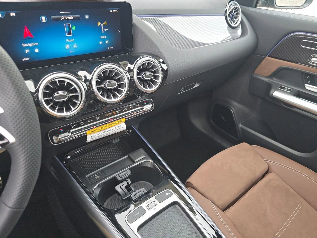 New 2026 MANUFAKTUR Alpine Grey Mercedes-Benz GLA 35 AMG® image 67