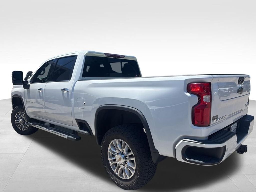 Used 2022 Beige Chevrolet High Country image 14