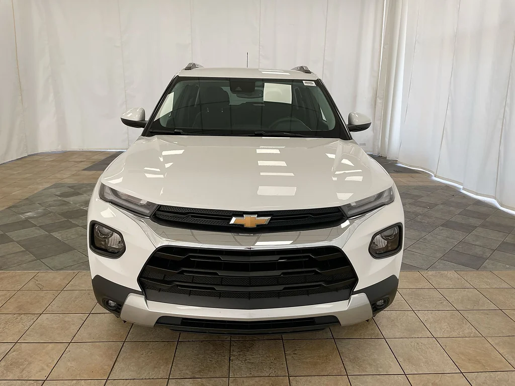 Used 2023 Summit White Chevrolet LT image 29