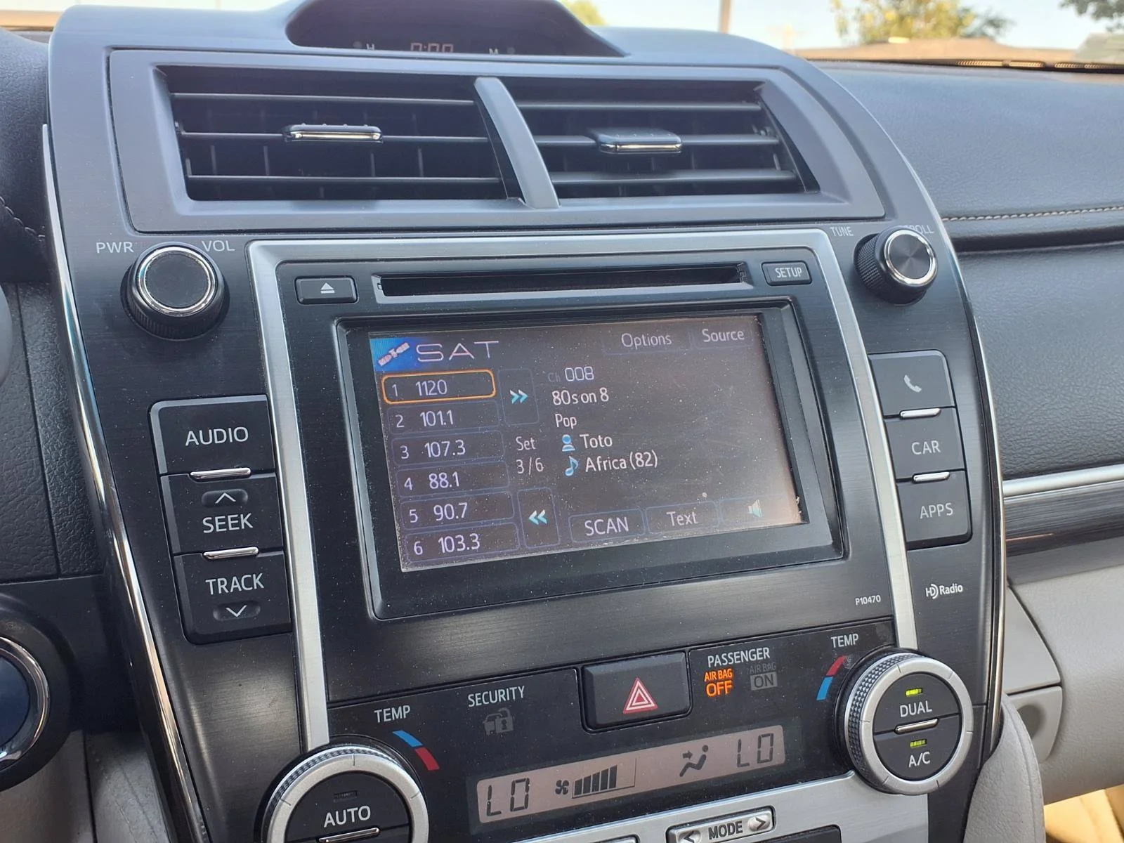 Used 2013 Classic Silver Metallic Toyota XLE image 7