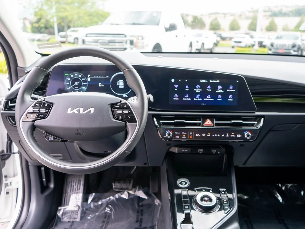 Certified Used 2024 White Kia Wind image 13