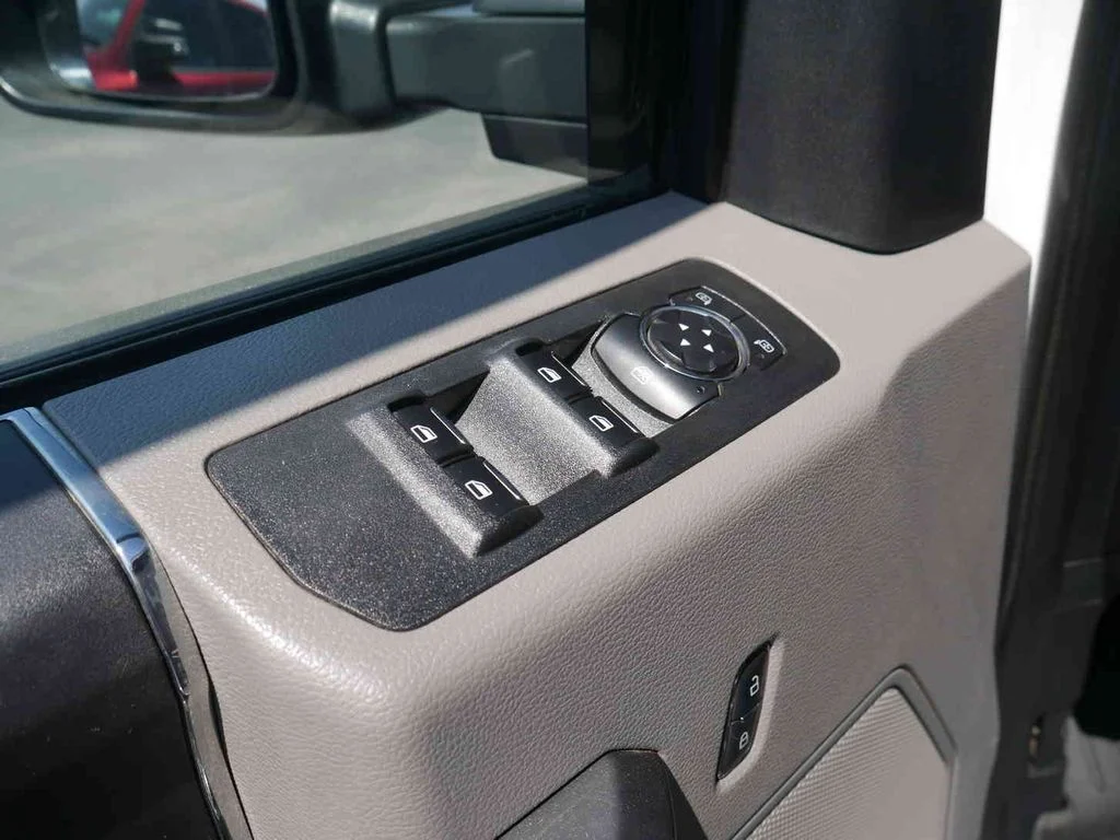 Used 2019 White Ford XLT image 25