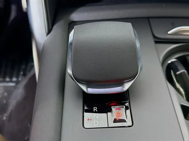 New 2026 Brown Land Rover Dynamic SE image 19