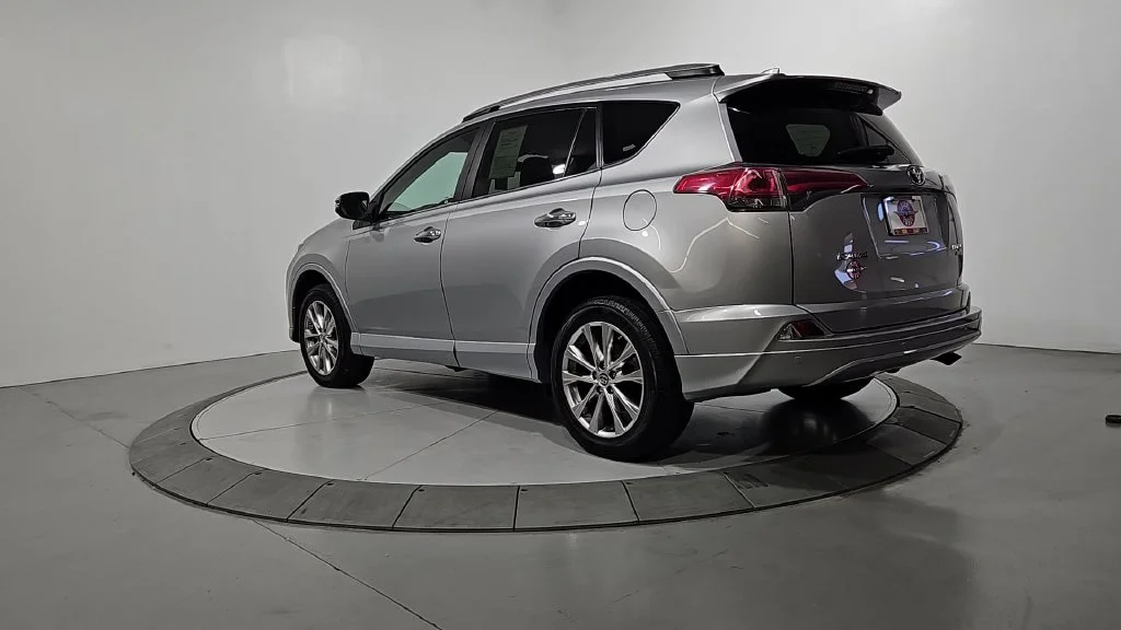 Used 2017 Silver Toyota Platinum image 3