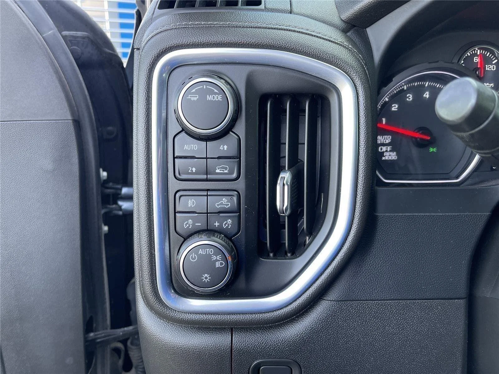 Used 2022 Shadow Gray Metallic Chevrolet RST image 18
