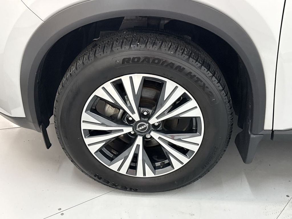 Used 2023 Brilliant Silver Metallic Nissan SV image 10