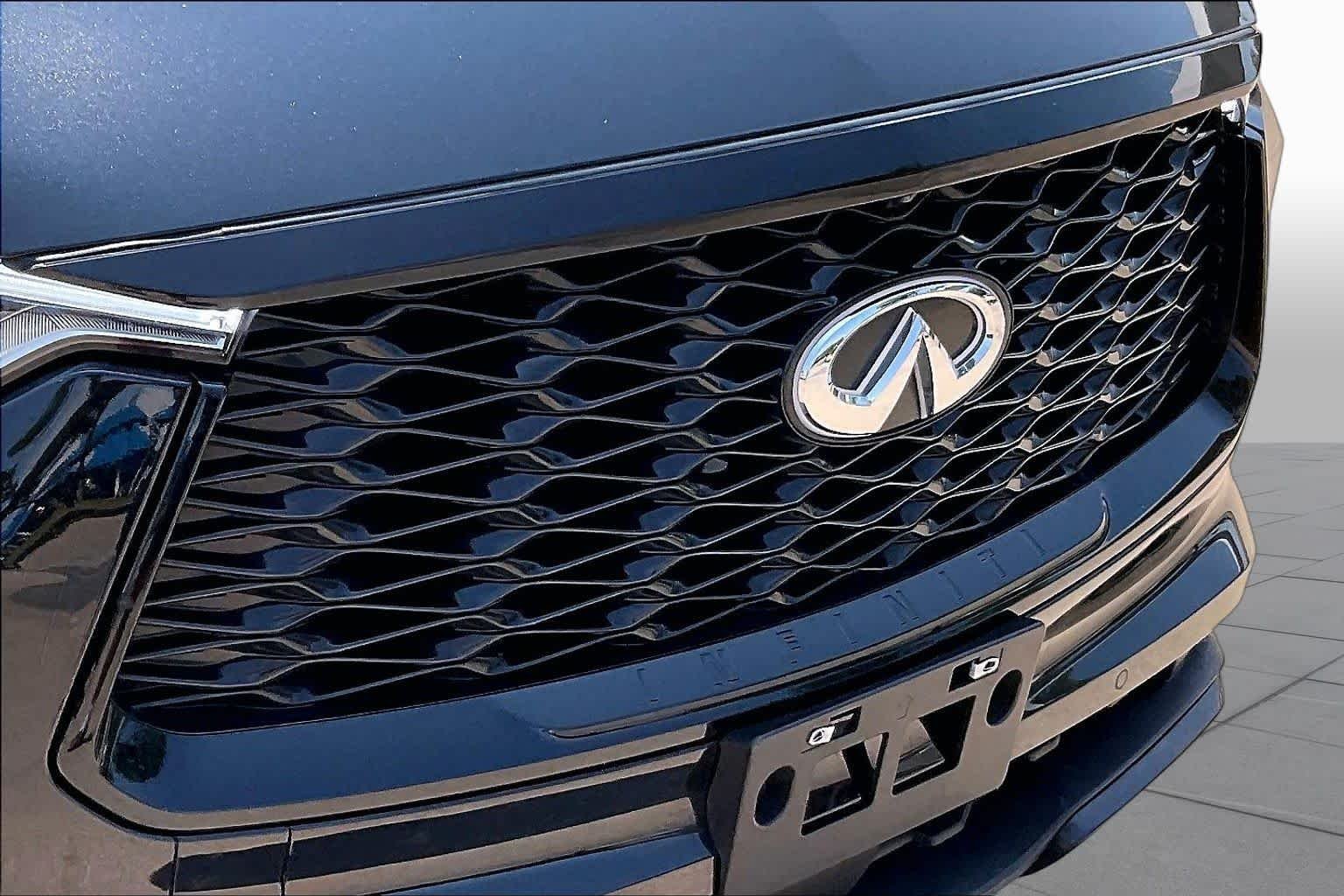 Used 2025 Mineral Black INFINITI LUXE image 28