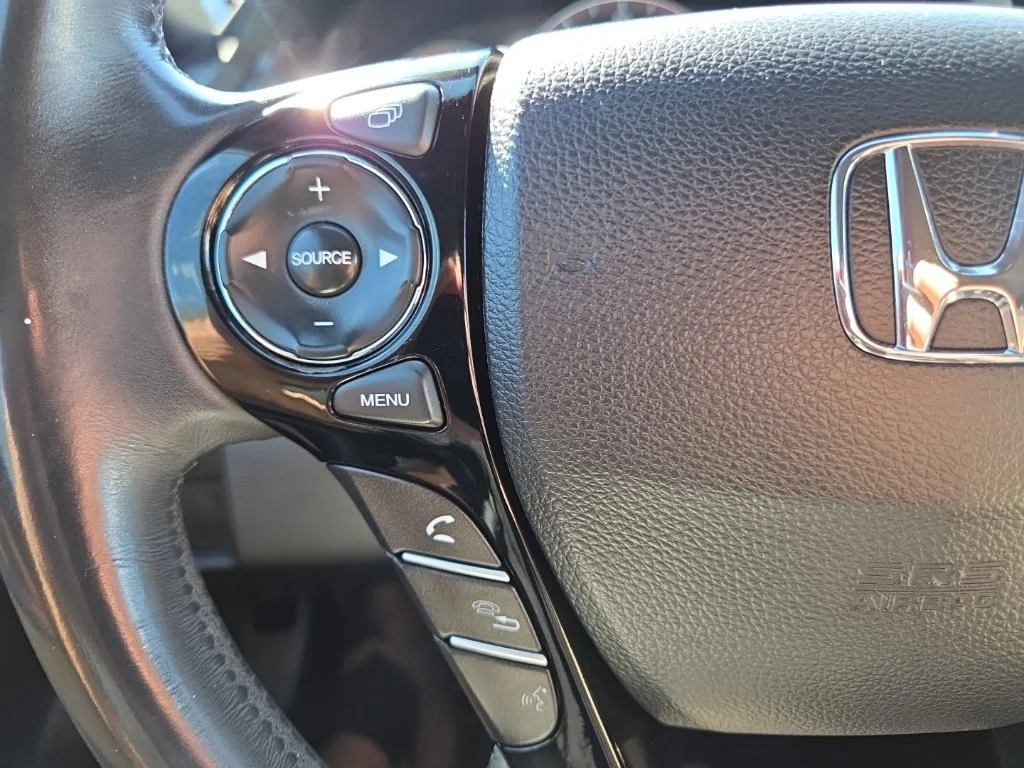 Used 2017  Honda EX-L image 25