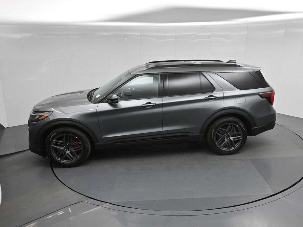 New 2026 Carbonized Gray Metallic Ford ST-Line image 42