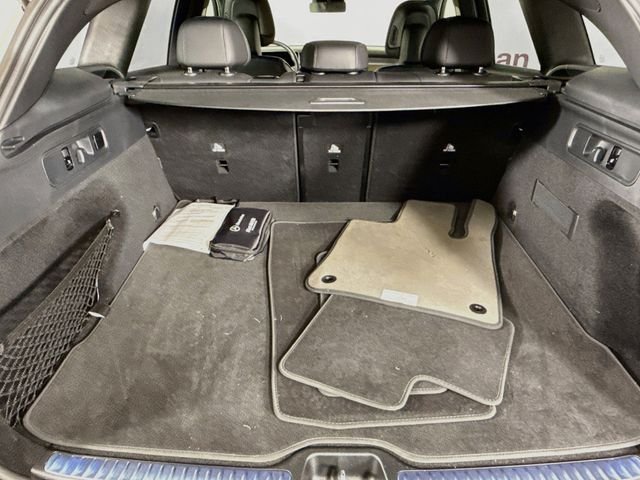 Used 2025  Mercedes-Benz GLC 300 image 25
