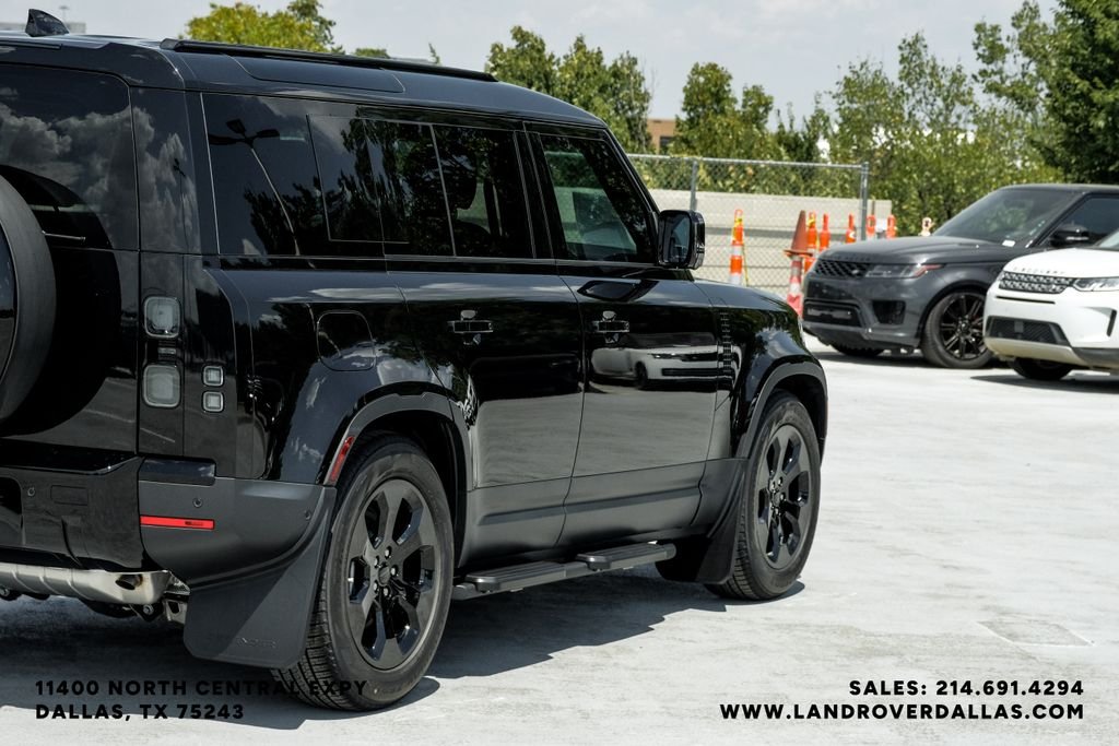 New 2026 Santorini Black Metallic Land Rover S image 10