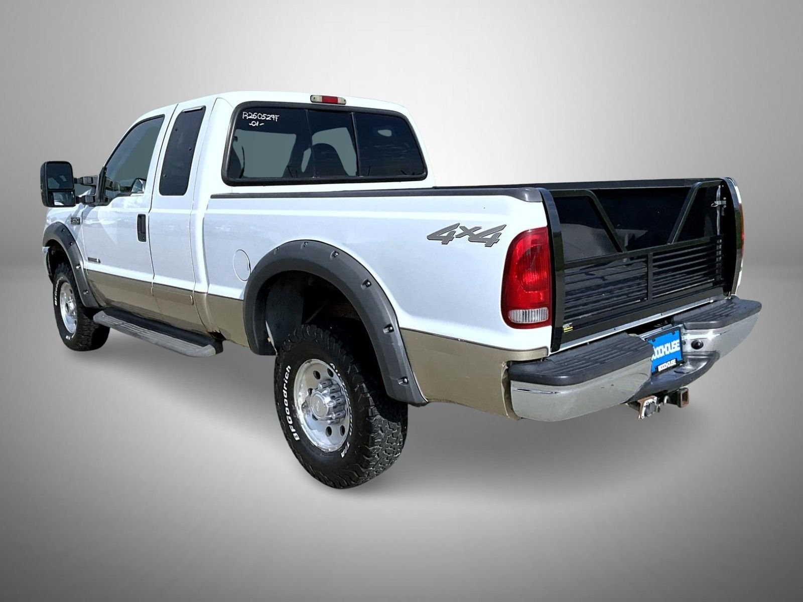 Used 2001 White Ford Lariat image 7