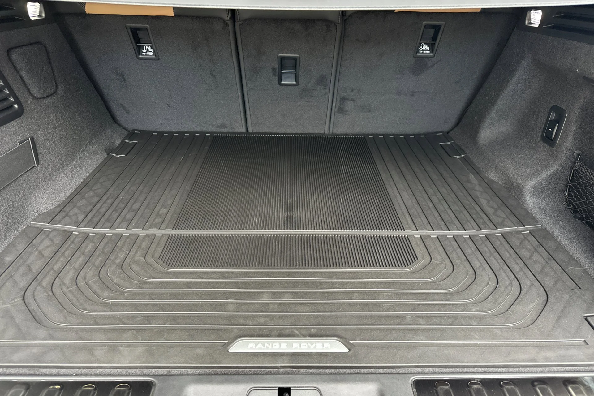 Used 2025 Red Land Rover Dynamic SE image 17