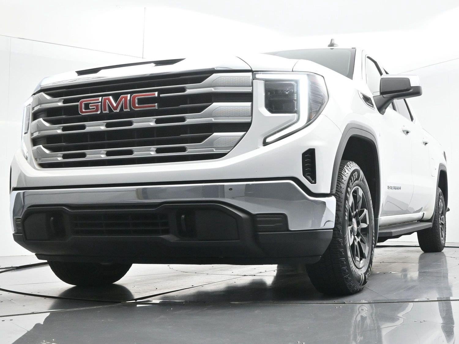 Used 2024 Summit White GMC SLE image 43