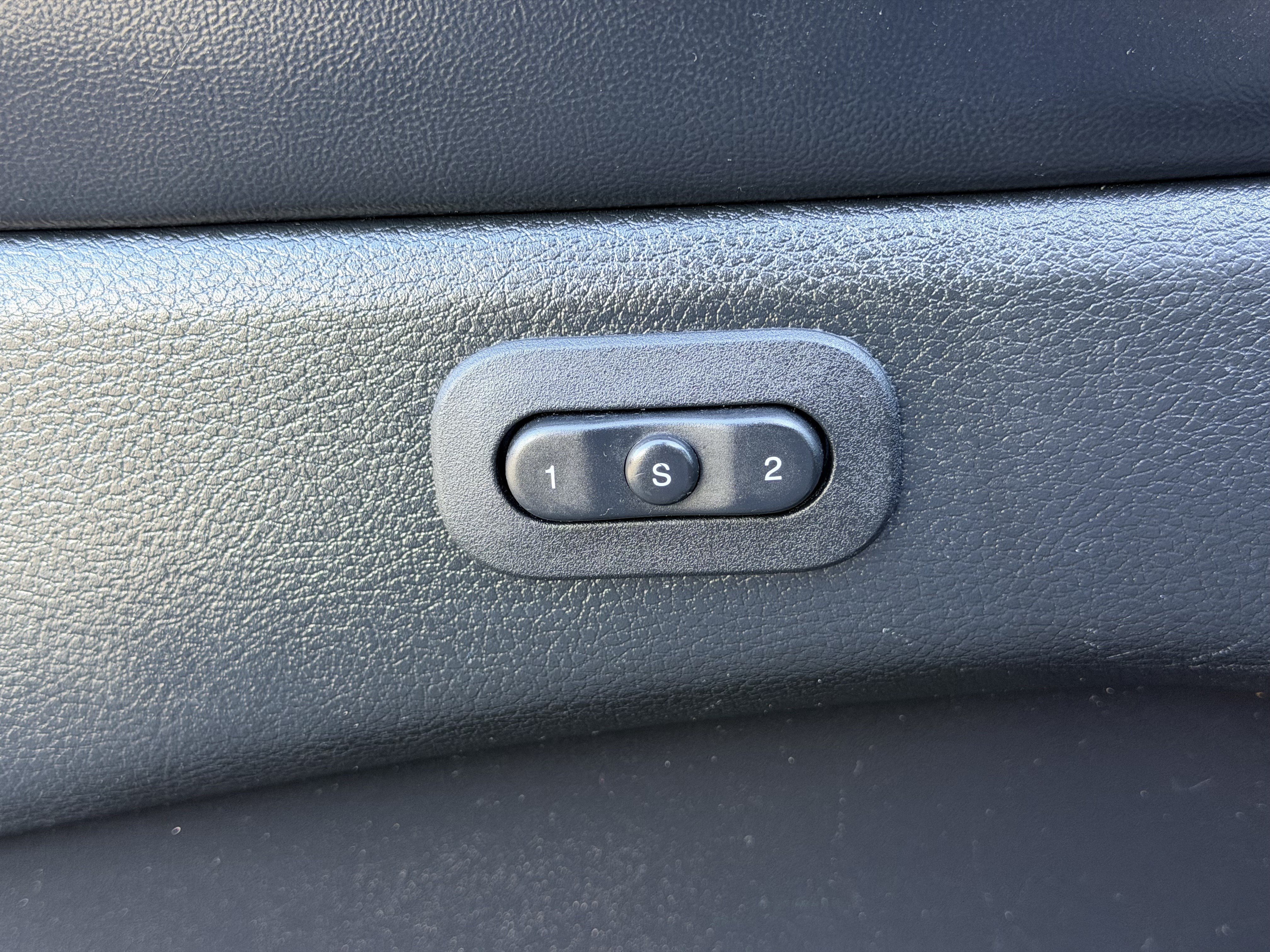 Used 2014 Silver Jeep Limited image 22
