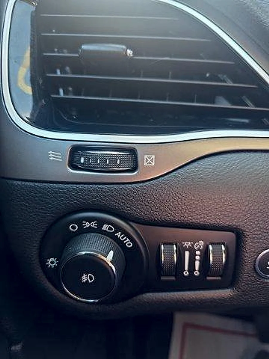 Used 2019 Blue Shade Pearlcoat Jeep Limited 4x4 image 19