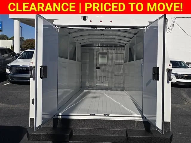 New 2025 Summit White Chevrolet 1WT image 19