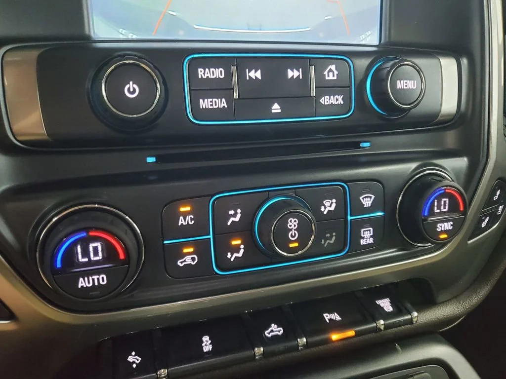 Used 2018 IRIDESCENT PEARL TRICOAT Chevrolet LTZ image 25