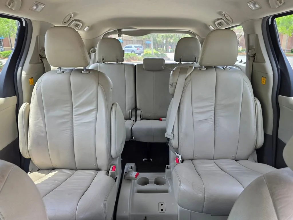 Used 2011  Toyota XLE AAS image 25