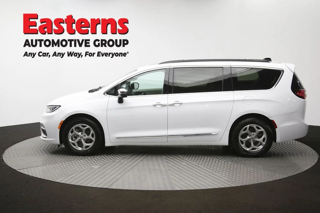 Used 2023 White Chrysler Limited image 63