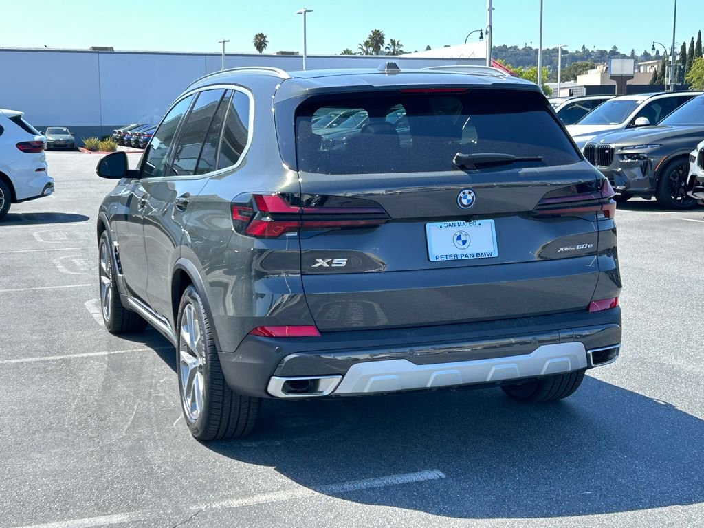 New 2026 Dravit Grey Metallic BMW xDrive50e image 3