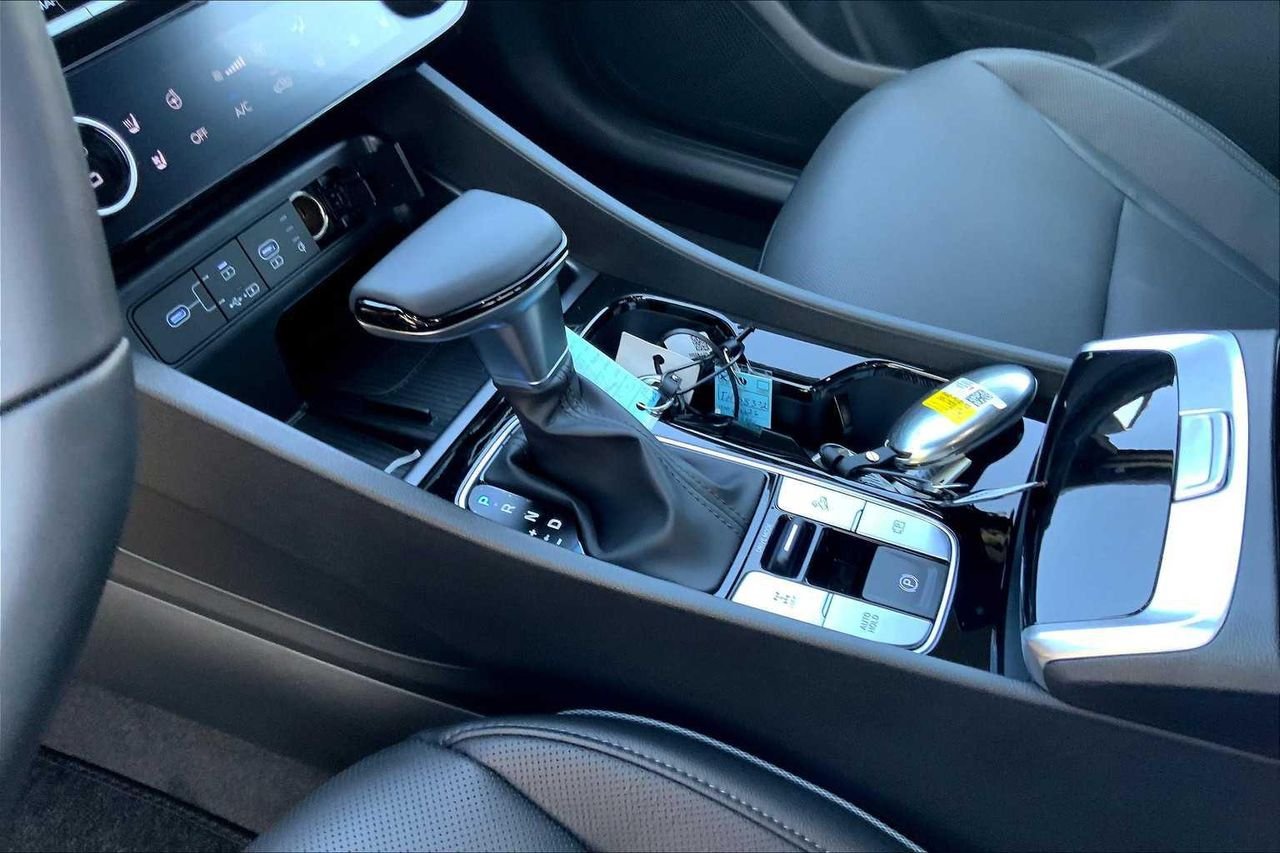 2026 Hyundai Santa Cruz Limited - Photo 8