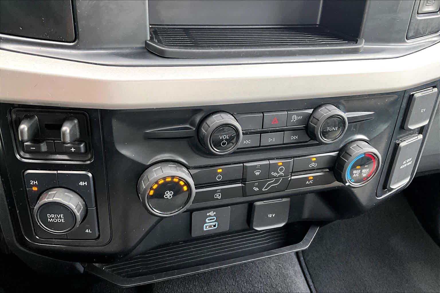 Used 2025 Oxford White Ford XLT image 33