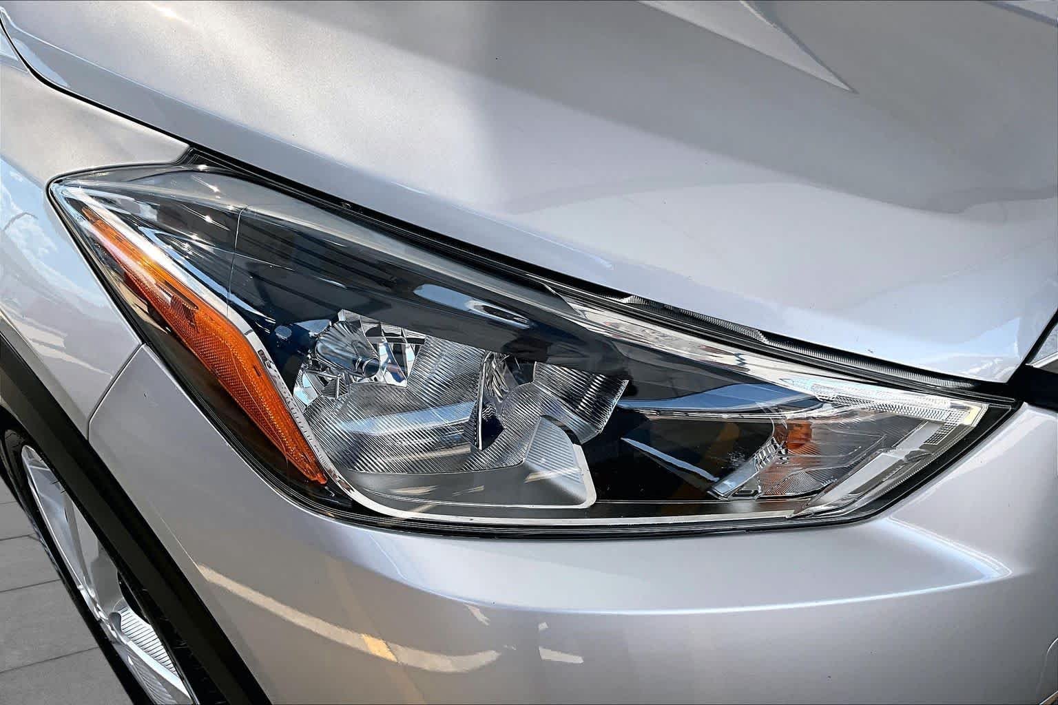 Used 2019 Brilliant Silver Metallic Nissan S image 27