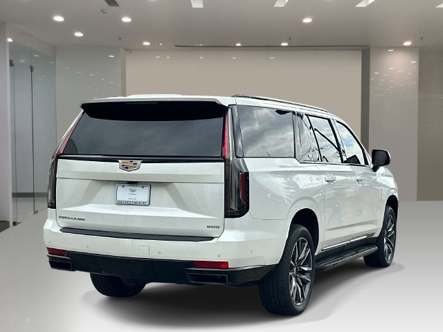 Used 2022 White Cadillac Sport image 4