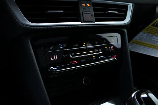 2025 Volkswagen Taos SEL - Photo 6