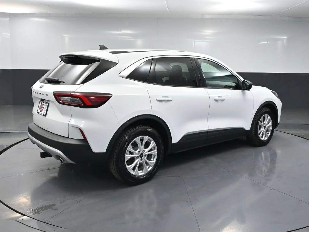 Used 2023 White Ford Active image 4