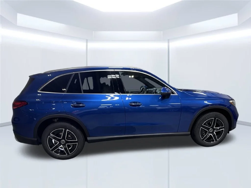 New 2027 Starling Blue Metallic Mercedes-Benz GLC 300 image 39